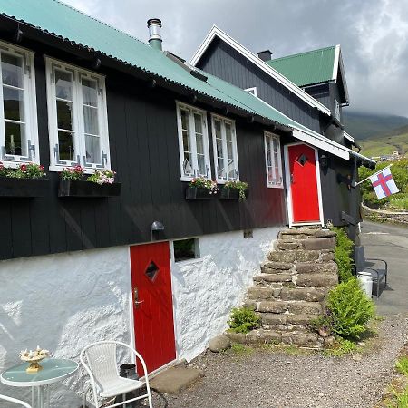 Charming And Authentic Heritage Retreat In Kvivik - Right Next To The River 外观 照片