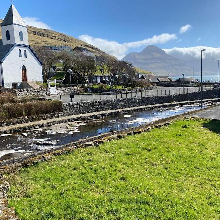 Charming And Authentic Heritage Retreat In Kvivik - Right Next To The River 外观 照片