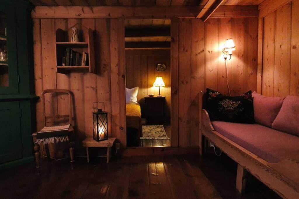 Charming And Authentic Heritage Retreat In Kvivik - Right Next To The River 外观 照片