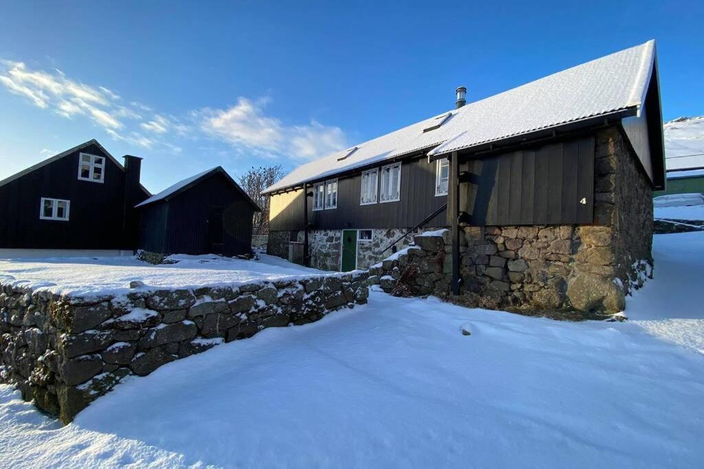 Charming And Authentic Heritage Retreat In Kvivik - Right Next To The River 外观 照片