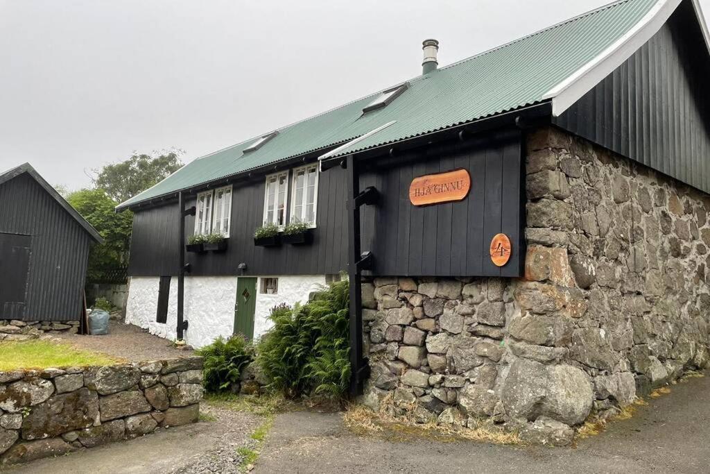 Charming And Authentic Heritage Retreat In Kvivik - Right Next To The River 外观 照片