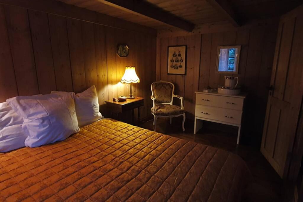 Charming And Authentic Heritage Retreat In Kvivik - Right Next To The River 外观 照片