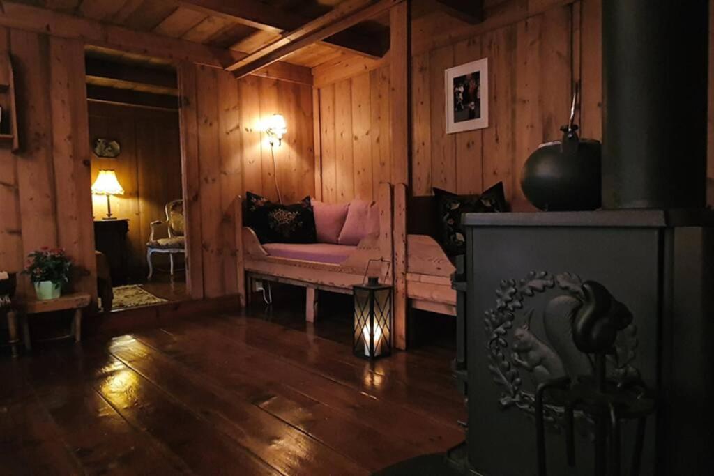Charming And Authentic Heritage Retreat In Kvivik - Right Next To The River 外观 照片