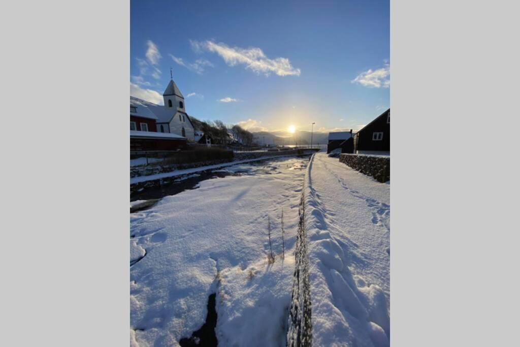 Charming And Authentic Heritage Retreat In Kvivik - Right Next To The River 外观 照片