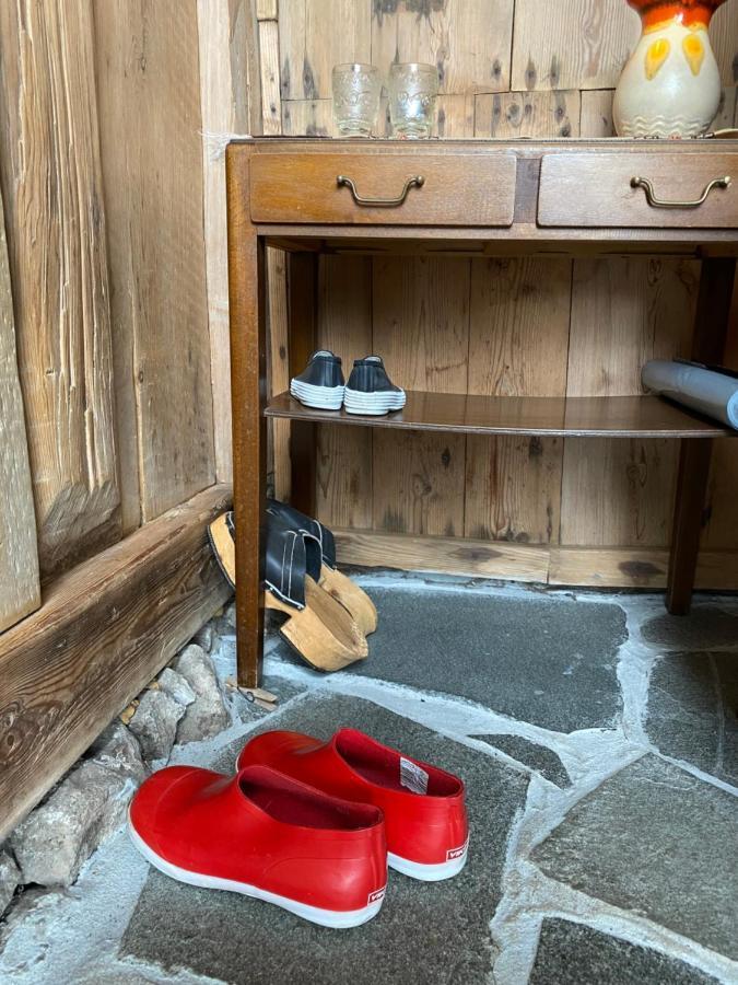 Charming And Authentic Heritage Retreat In Kvivik - Right Next To The River 外观 照片